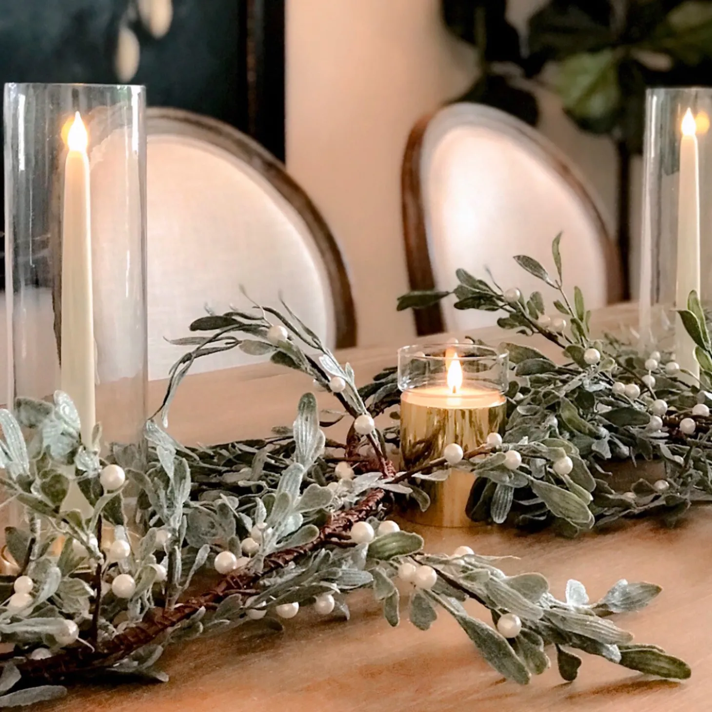 Frosted Mistletoe Garland with 100 LEDs