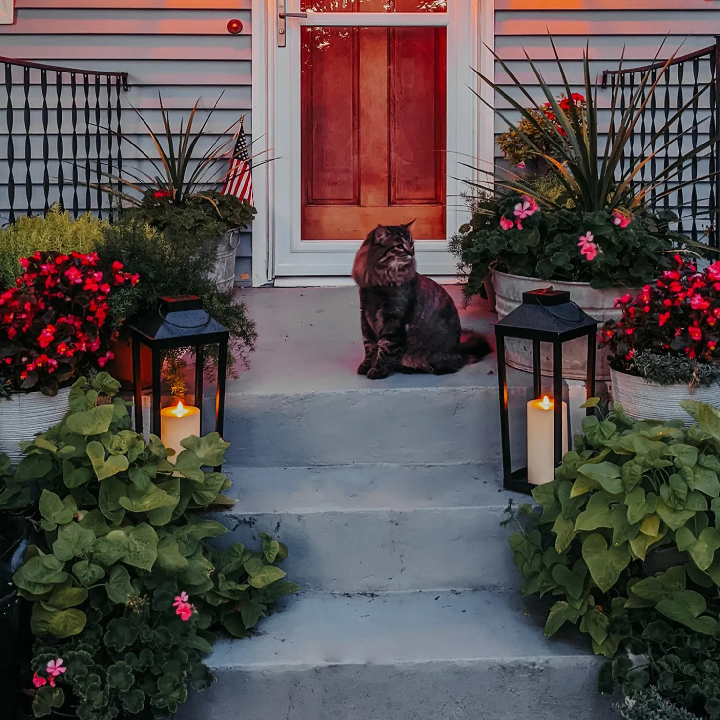 Open Box Ryder Solar Flameless Lantern, Medium